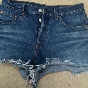 Levi 501 Jean Shorts Size25(will wash clothes to get them fresh & wrinkles out)!